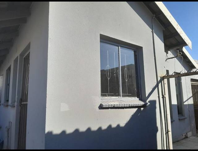 2 BEDROOM HOUSE FOR SALE IN NATURENA EXT 19